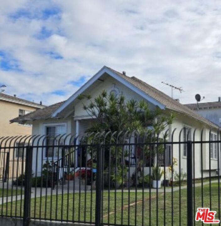 3722 MAPLE Avenue, Los Angeles, CA 90011