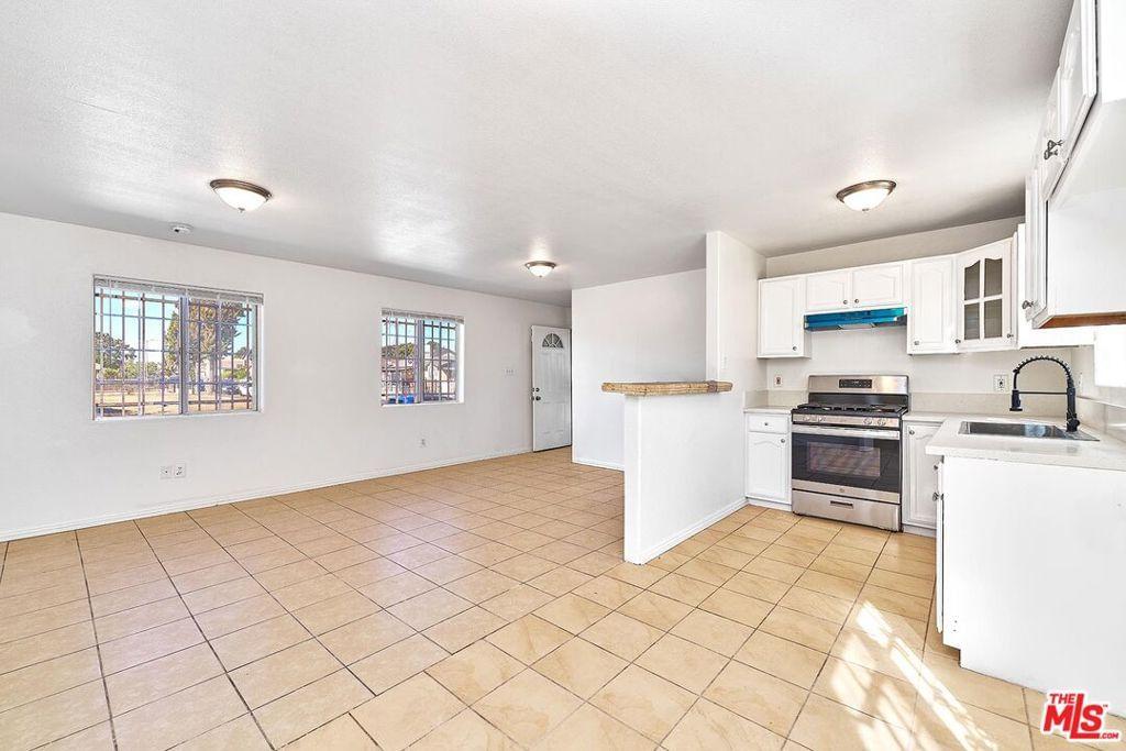 10800 San Pedro Street, Los Angeles, CA 90061