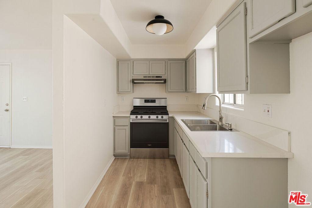 8624 Main Street, Los Angeles, CA 90003