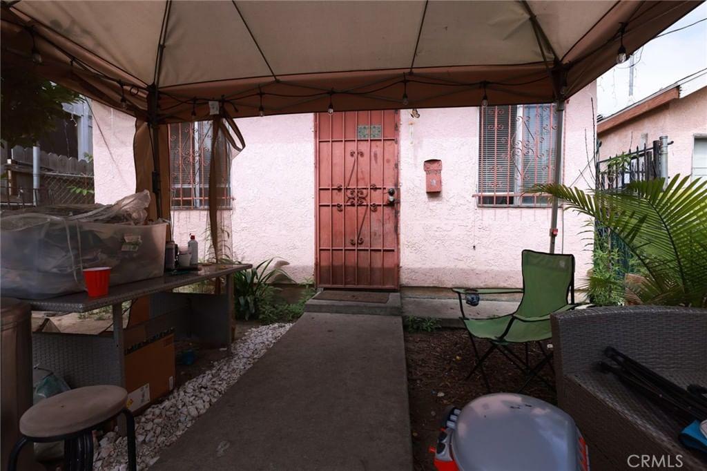 10323 Hickory, Los Angeles, CA 90002