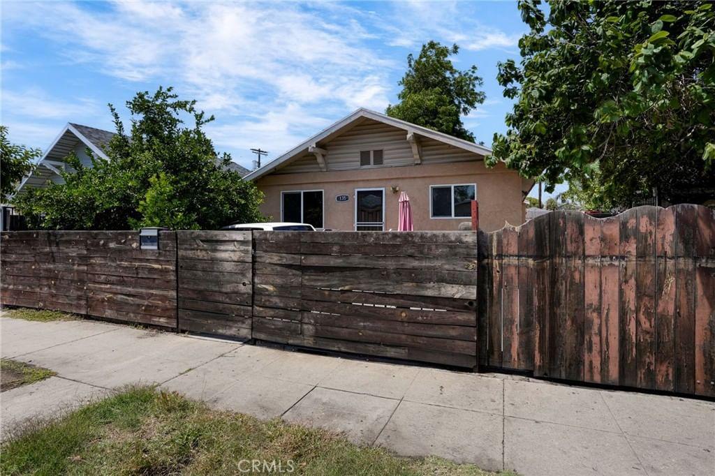 135 60th Street, Los Angeles, CA 90003
